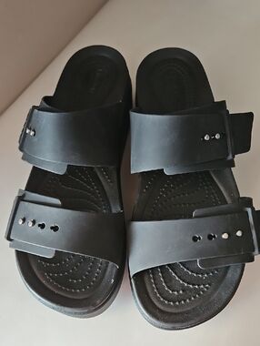 CROCS BLACK LITE BROOKLYN LOW WEDGE SANDALS sz 9